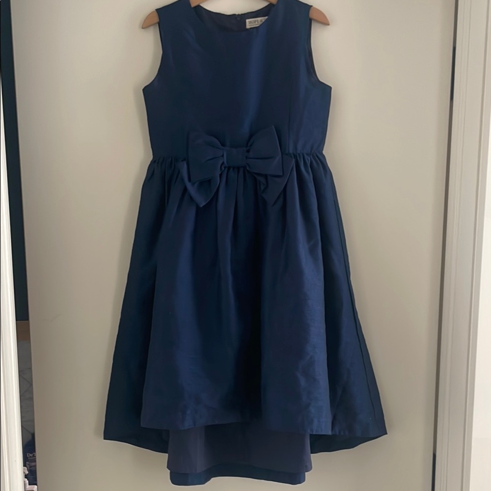 Elegant Navy Blue Dress with 🙇 Blue.